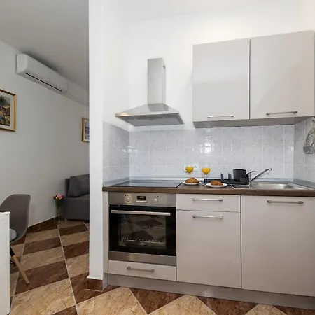 Apartman Kristal 4 *