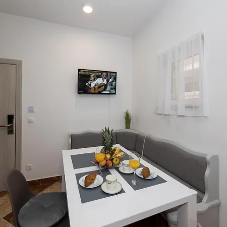 Apartman Kristal 4 *